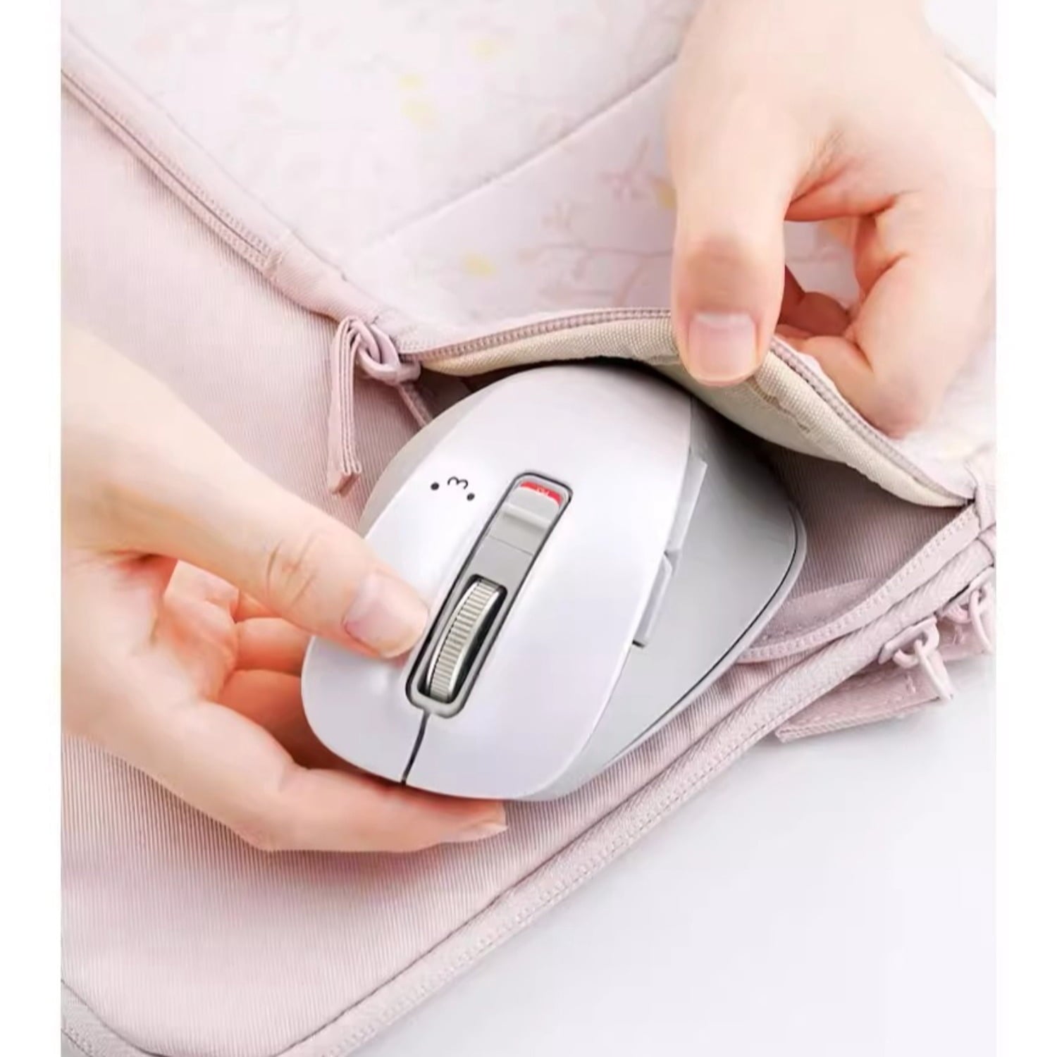 Silent Wireless Bluetooth Mouse with Ergonomic Design, Comfortable Grip for Gaming, Laptop and IPad Use